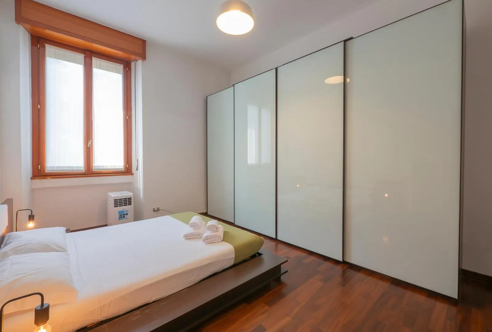 Xenia Apartments - Classical Suite In Central Station Milão